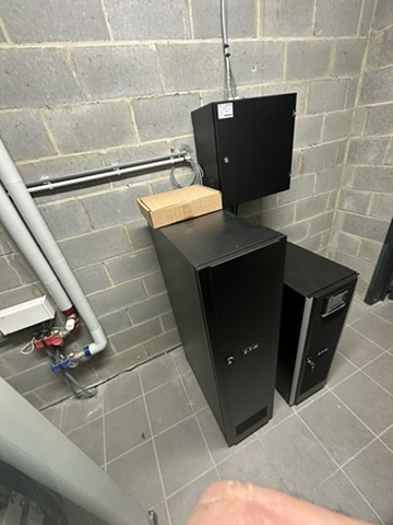 Installation d’un onduleur UPS et de ses armoires pour une alimentation sans interruption par CharlElec